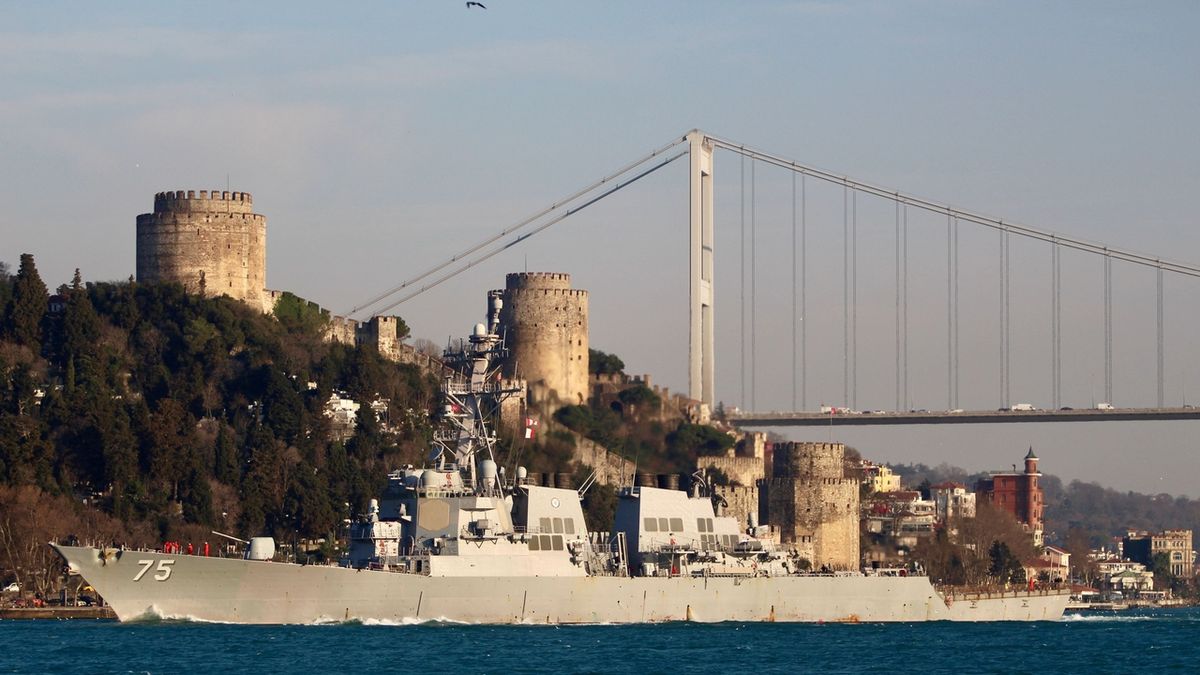 Americké torpédoborce se blíží k Černému moři. Varujeme vás, zní z Ruska